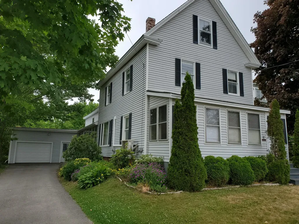 13 Spring Street Newport ME 04953