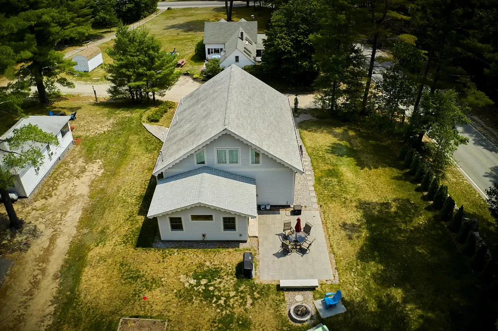 2 Cottage Lane Raymond ME 04071