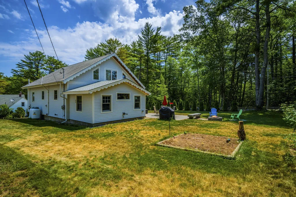 2 Cottage Lane Raymond ME 04071