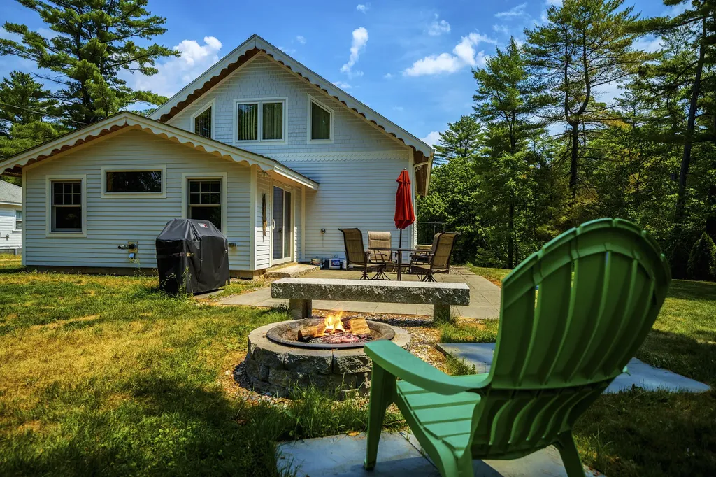 2 Cottage Lane Raymond ME 04071