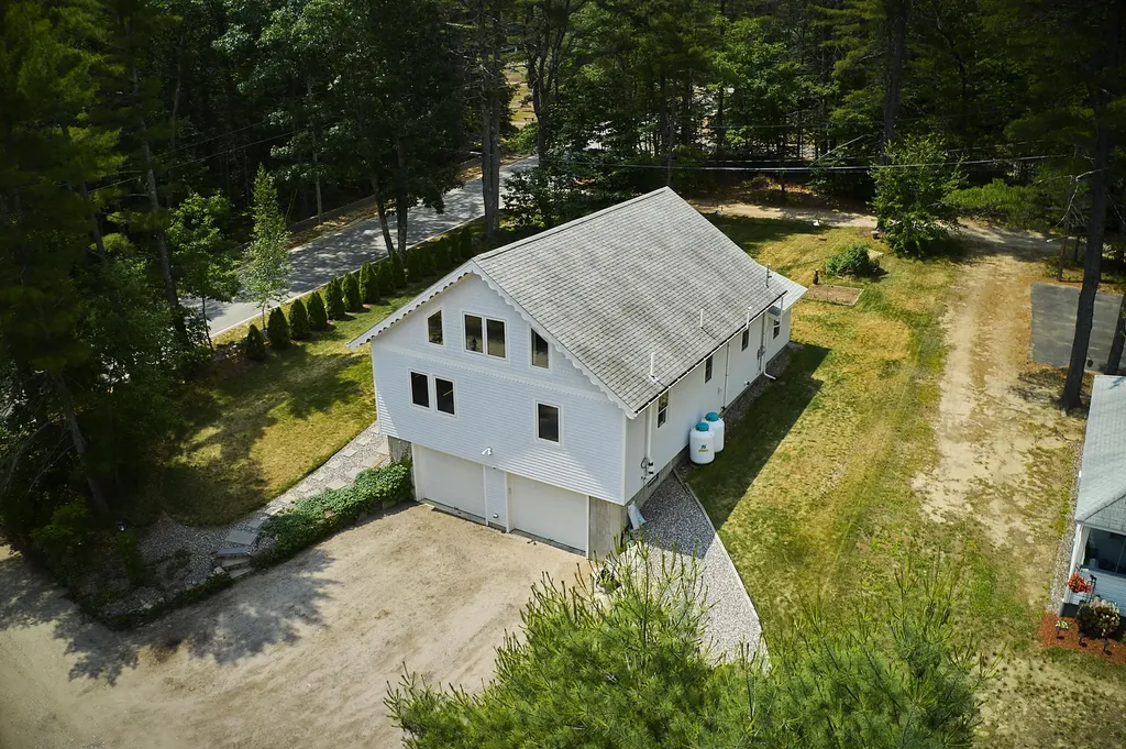 2 Cottage Lane Raymond ME 04071