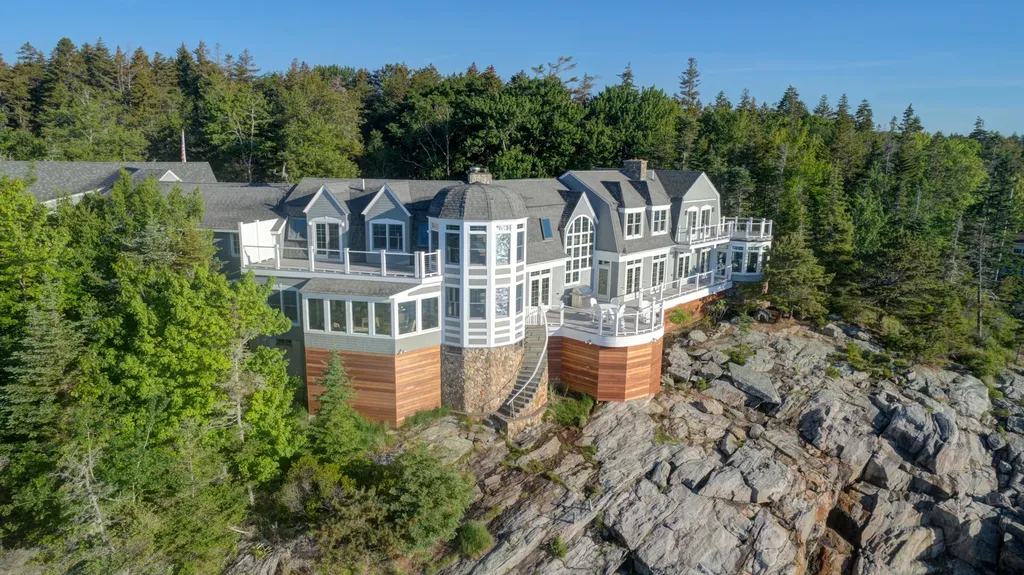 14 Carriage Lane Georgetown ME 04548