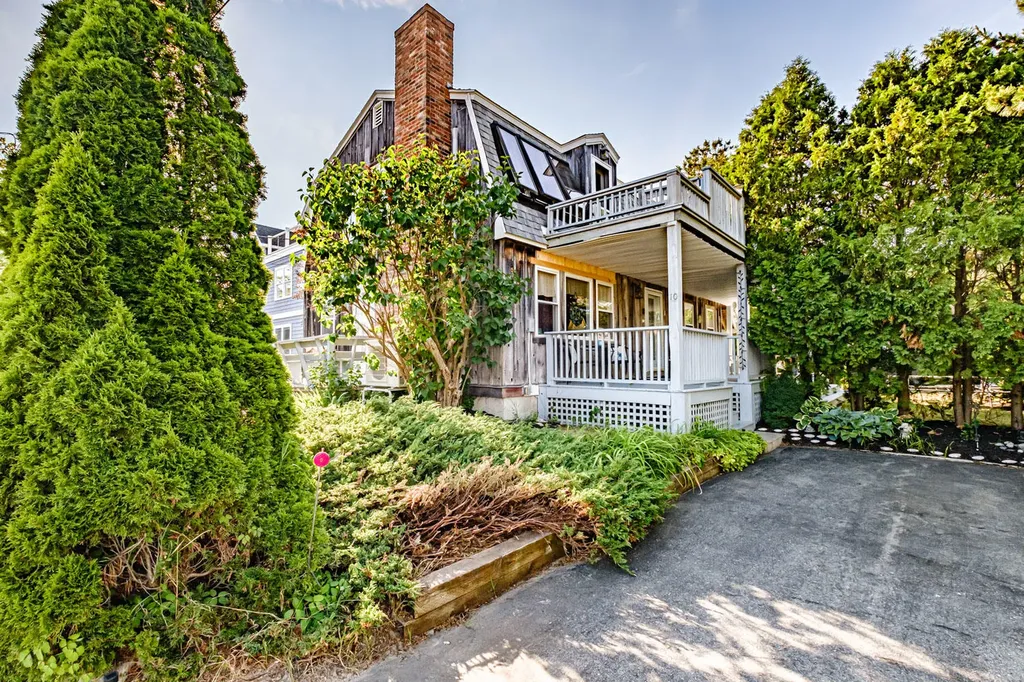 10 Lighthouse Lane Saco ME 04072