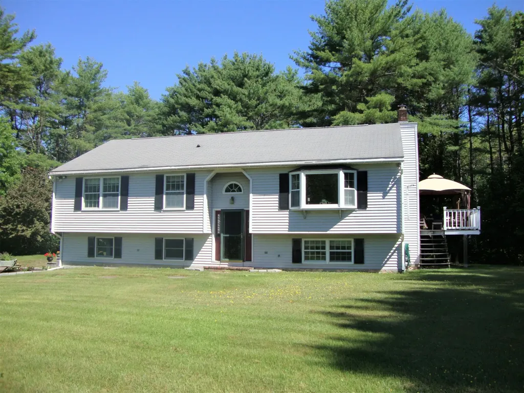 10 Yawkey Way Topsham ME 04086