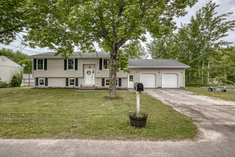 20 Hilltop Avenue Lewiston ME 04240