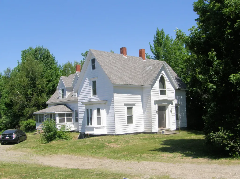 319 Enfield Road Lincoln ME 04457