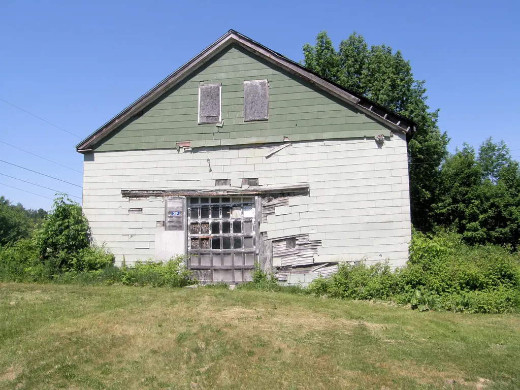 319 Enfield Road Lincoln ME 04457