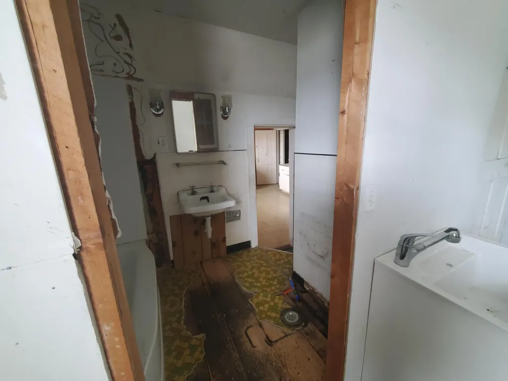 319 Enfield Road Lincoln ME 04457
