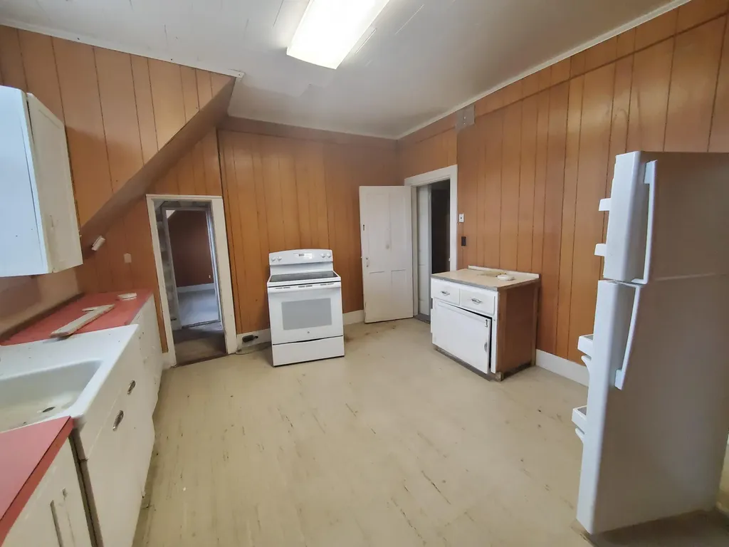319 Enfield Road Lincoln ME 04457