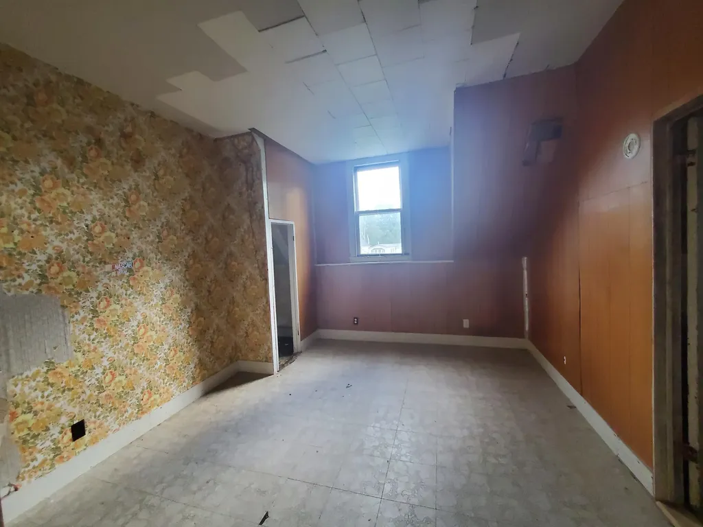 319 Enfield Road Lincoln ME 04457