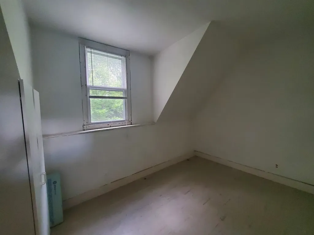 319 Enfield Road Lincoln ME 04457