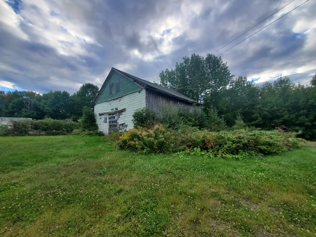 319 Enfield Road Lincoln ME 04457