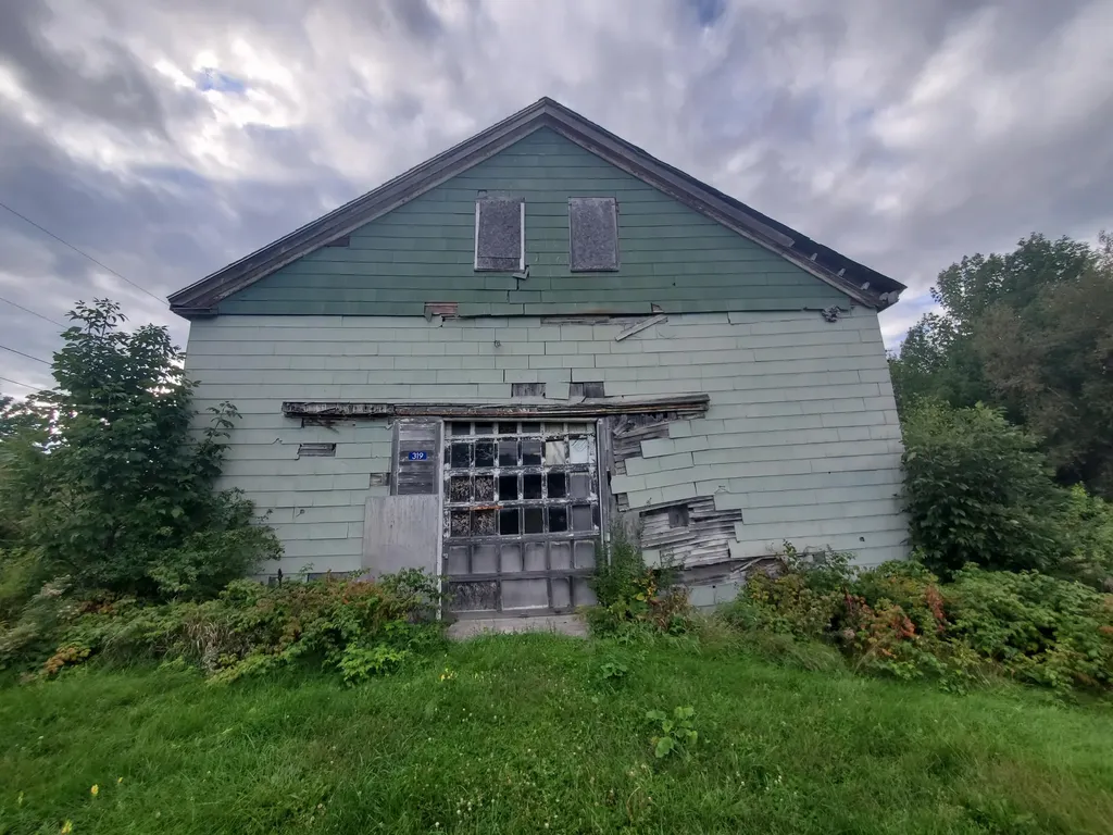 319 Enfield Road Lincoln ME 04457