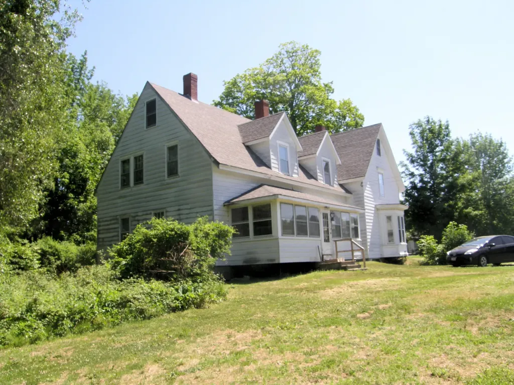 319 Enfield Road Lincoln ME 04457