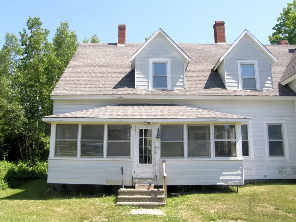 319 Enfield Road Lincoln ME 04457