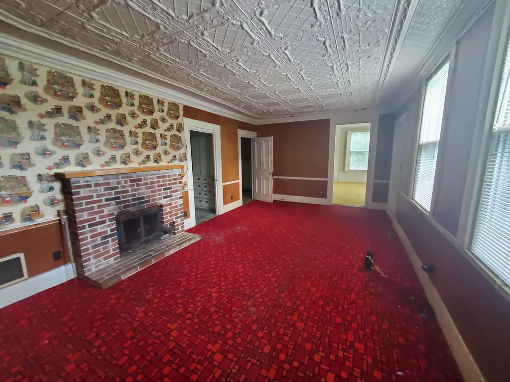 319 Enfield Road Lincoln ME 04457