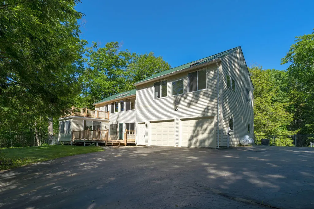 11 Roos Hill Drive Freeport ME 04032