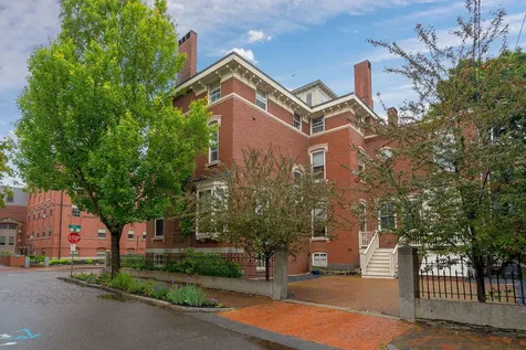 84 Pine Street Portland ME 04102