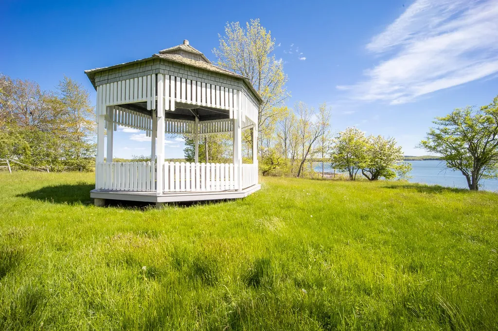 74 River House Road Castine ME 04421