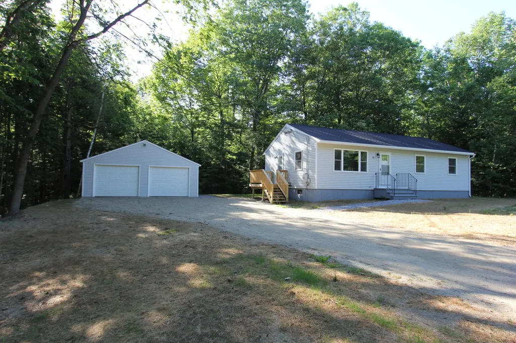 36 Country Acres Monmouth ME 04259