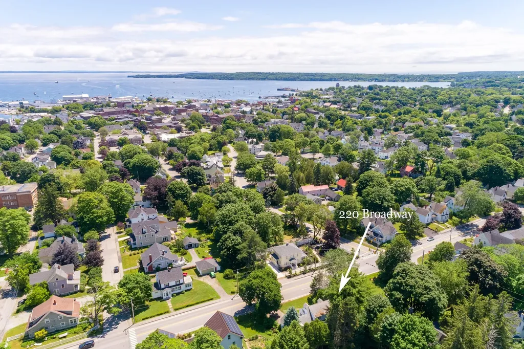 220 Broadway Rockland ME 04841