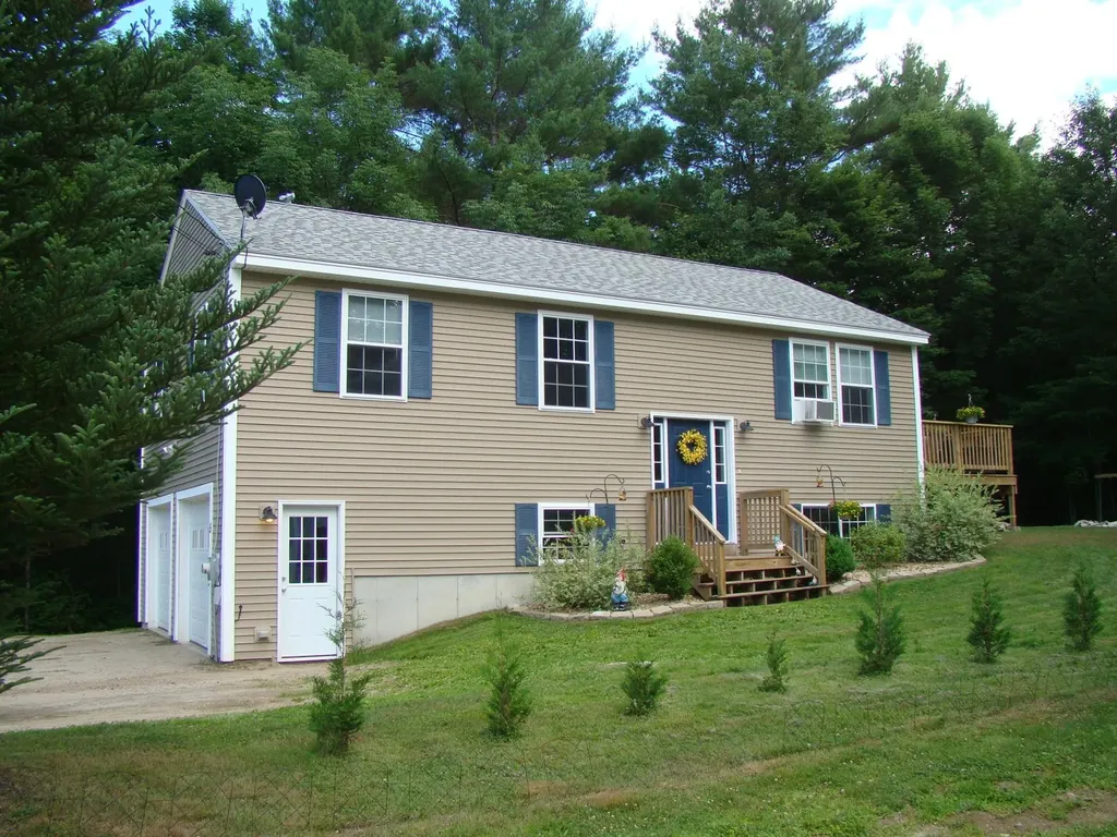 5 Strawberry Lane Poland ME 04274
