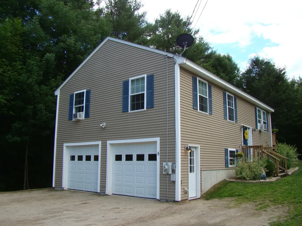 5 Strawberry Lane Poland ME 04274