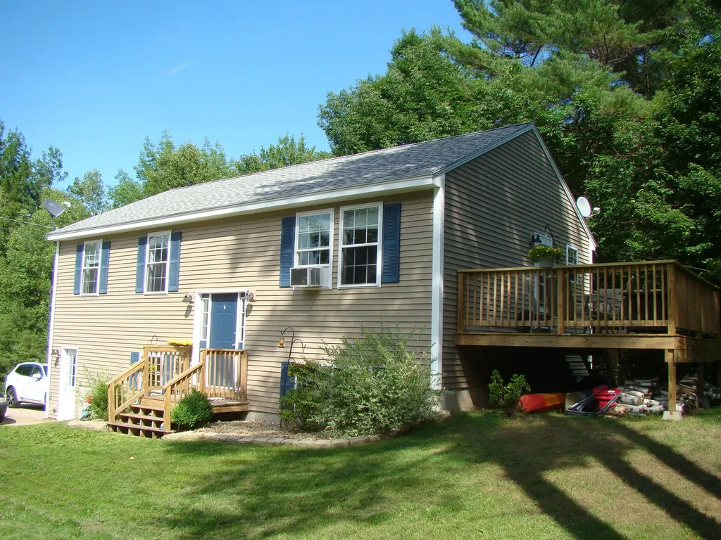 5 Strawberry Lane Poland ME 04274