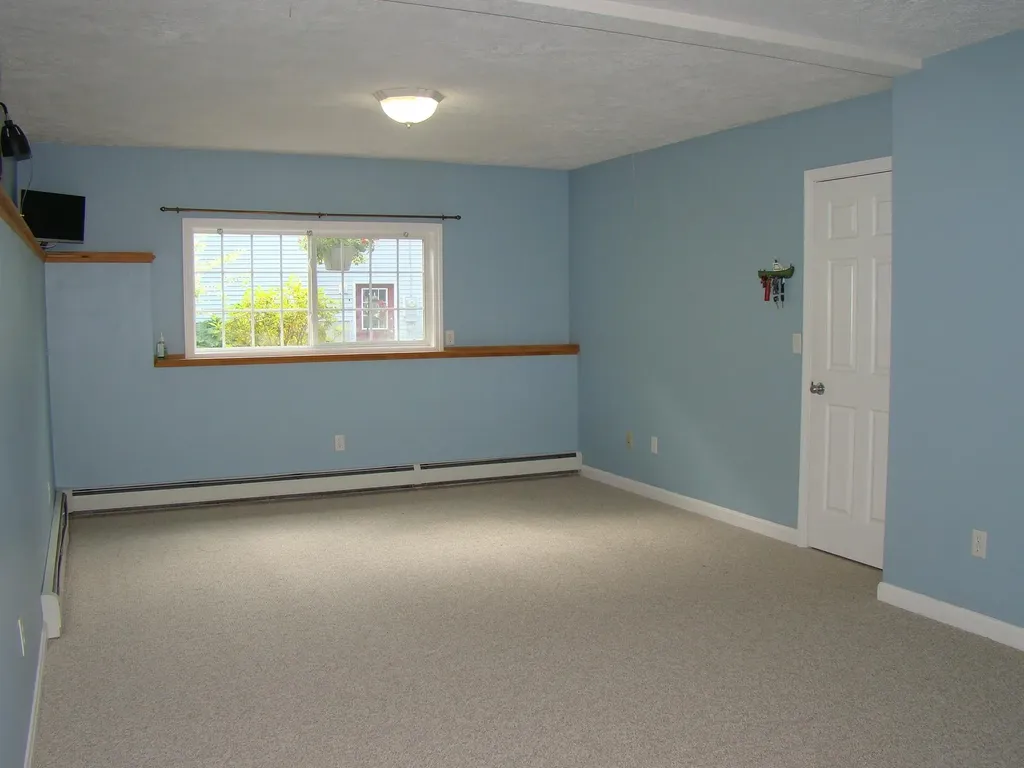 5 Strawberry Lane Poland ME 04274