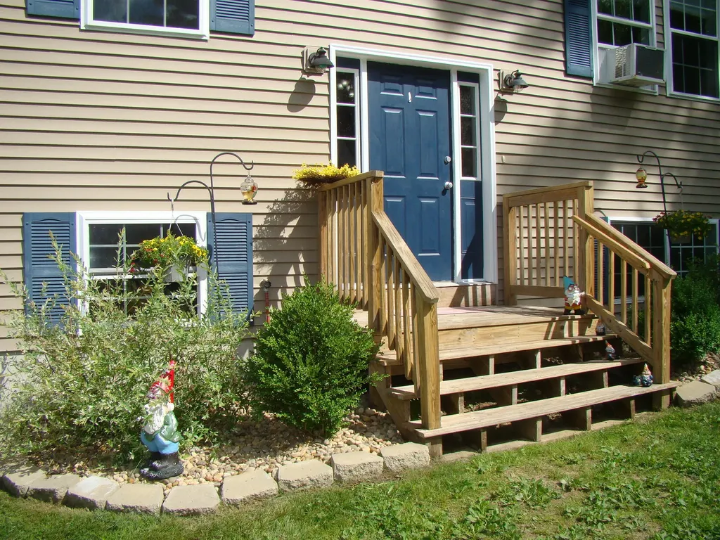 5 Strawberry Lane Poland ME 04274