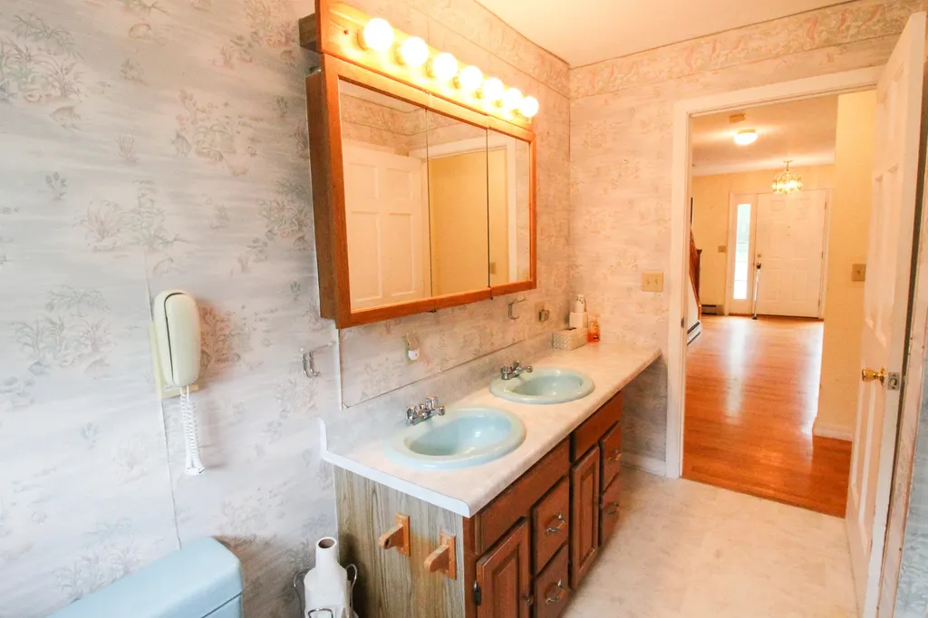 501 Western Avenue Hampden ME 04444