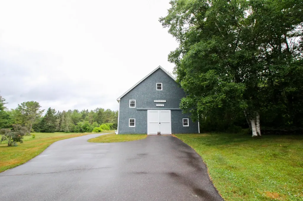 501 Western Avenue Hampden ME 04444