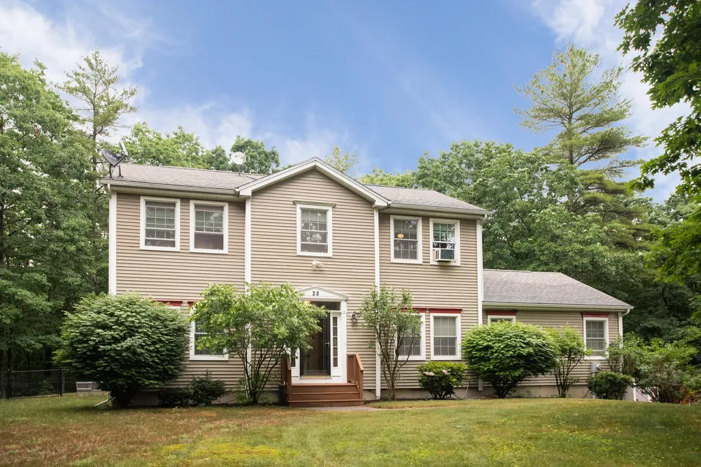 28 Roe Fields Drive South Berwick ME 03908