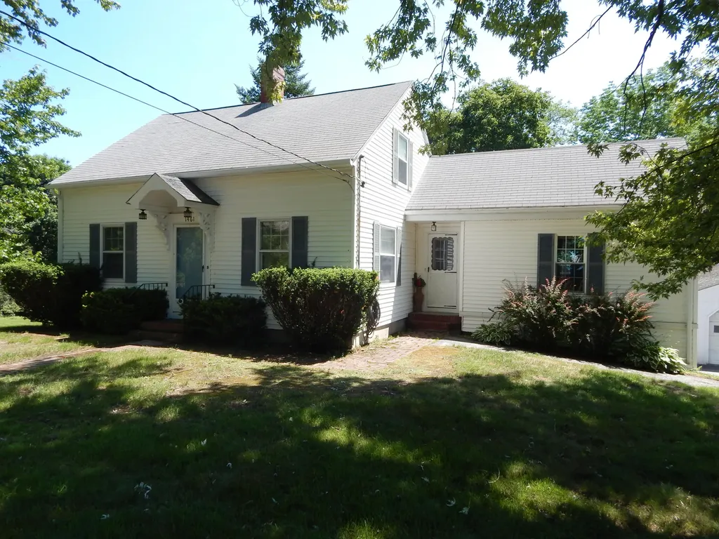 1461 Turner Street Auburn ME 04210