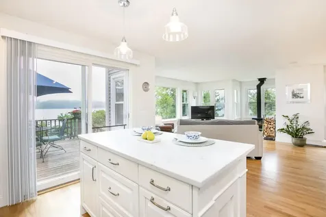 83 Shore Drive Freeport ME 04032