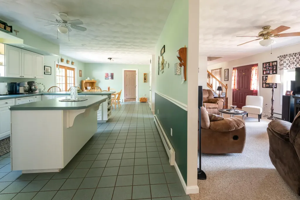 23 Lakeland Drive West Gardiner ME 04345