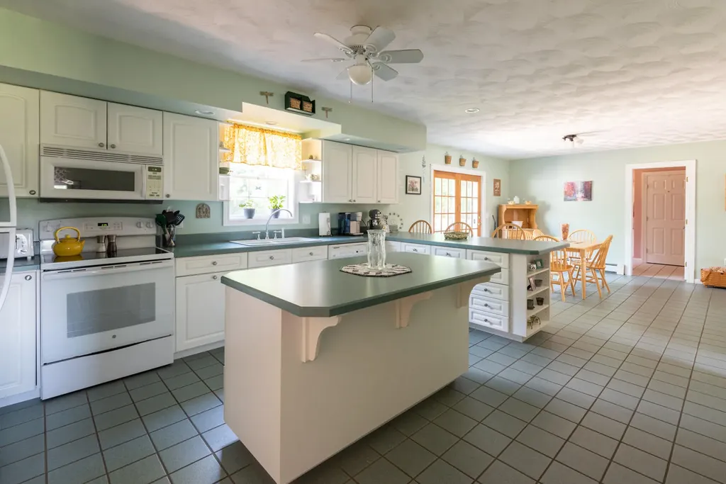 23 Lakeland Drive West Gardiner ME 04345