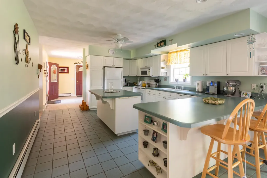 23 Lakeland Drive West Gardiner ME 04345