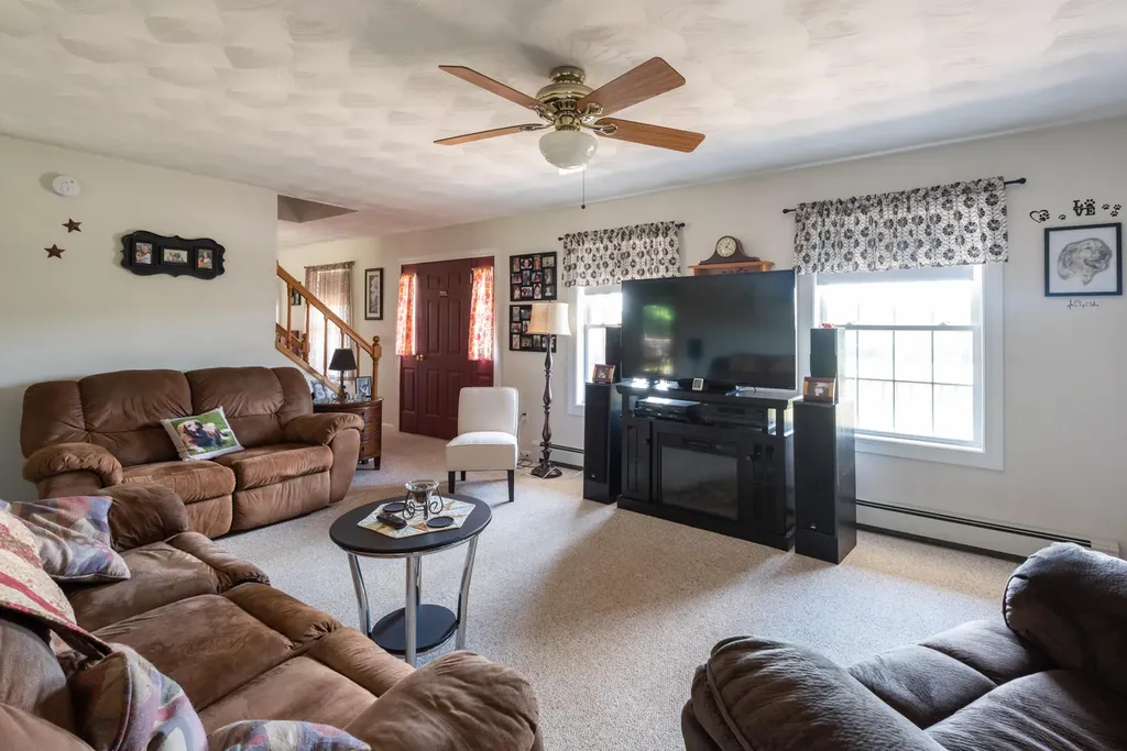 23 Lakeland Drive West Gardiner ME 04345