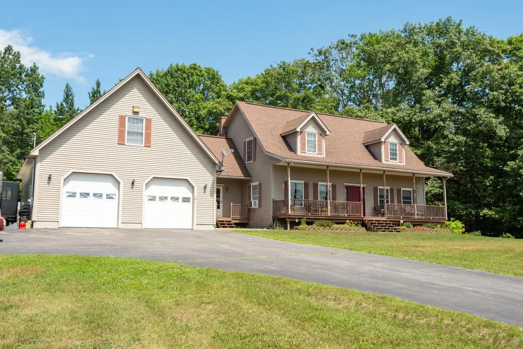 23 Lakeland Drive West Gardiner ME 04345