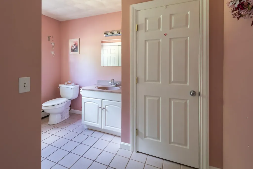 23 Lakeland Drive West Gardiner ME 04345