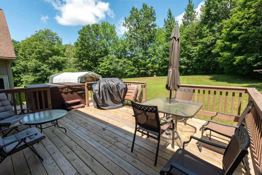 23 Lakeland Drive West Gardiner ME 04345