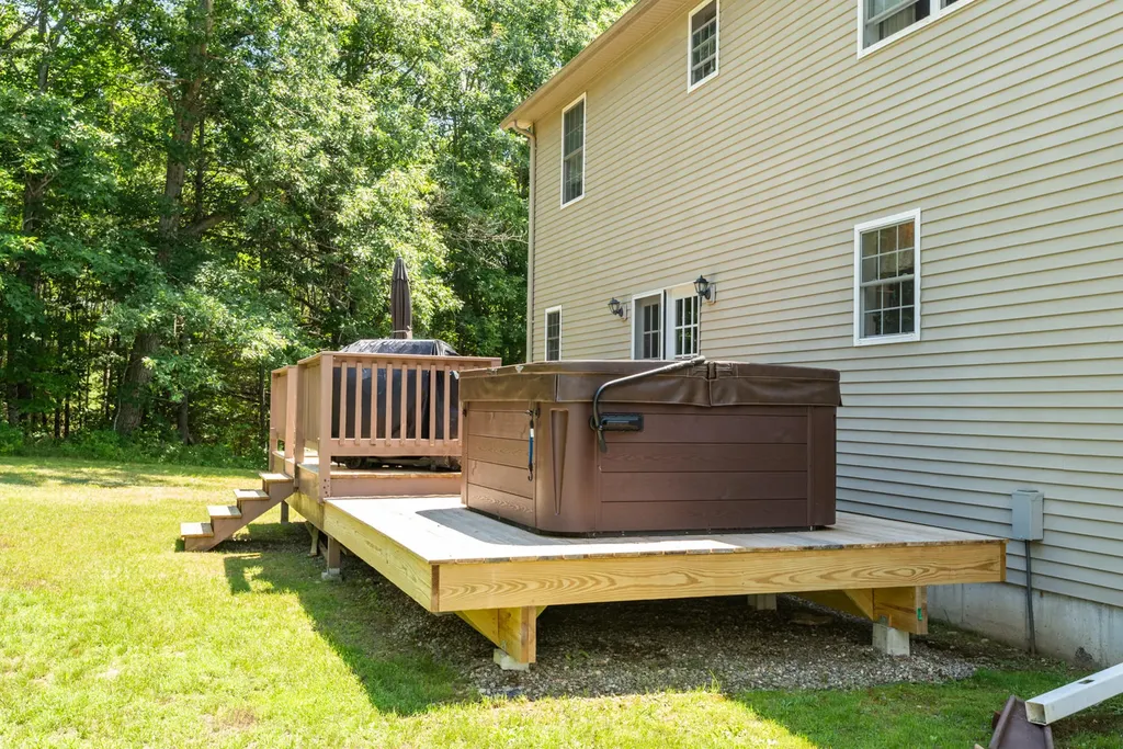 23 Lakeland Drive West Gardiner ME 04345