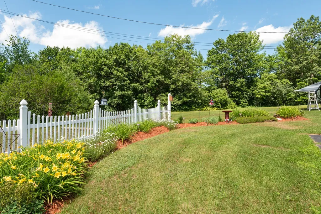 23 Lakeland Drive West Gardiner ME 04345