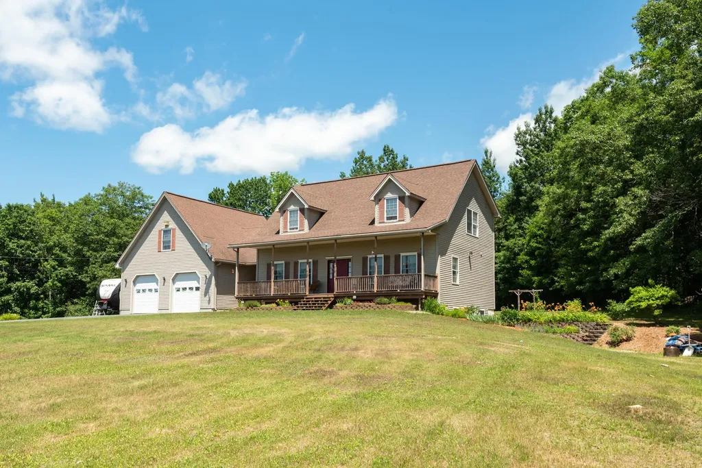 23 Lakeland Drive West Gardiner ME 04345