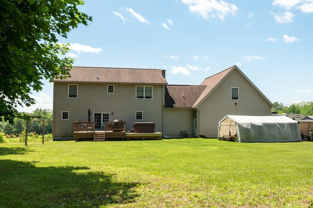 23 Lakeland Drive West Gardiner ME 04345