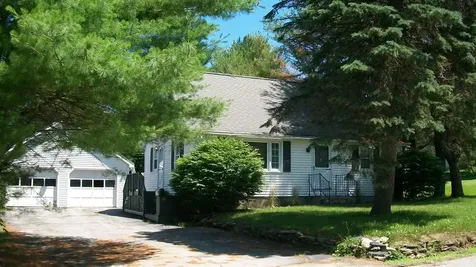 44 Pleasant Street Winthrop ME 04364