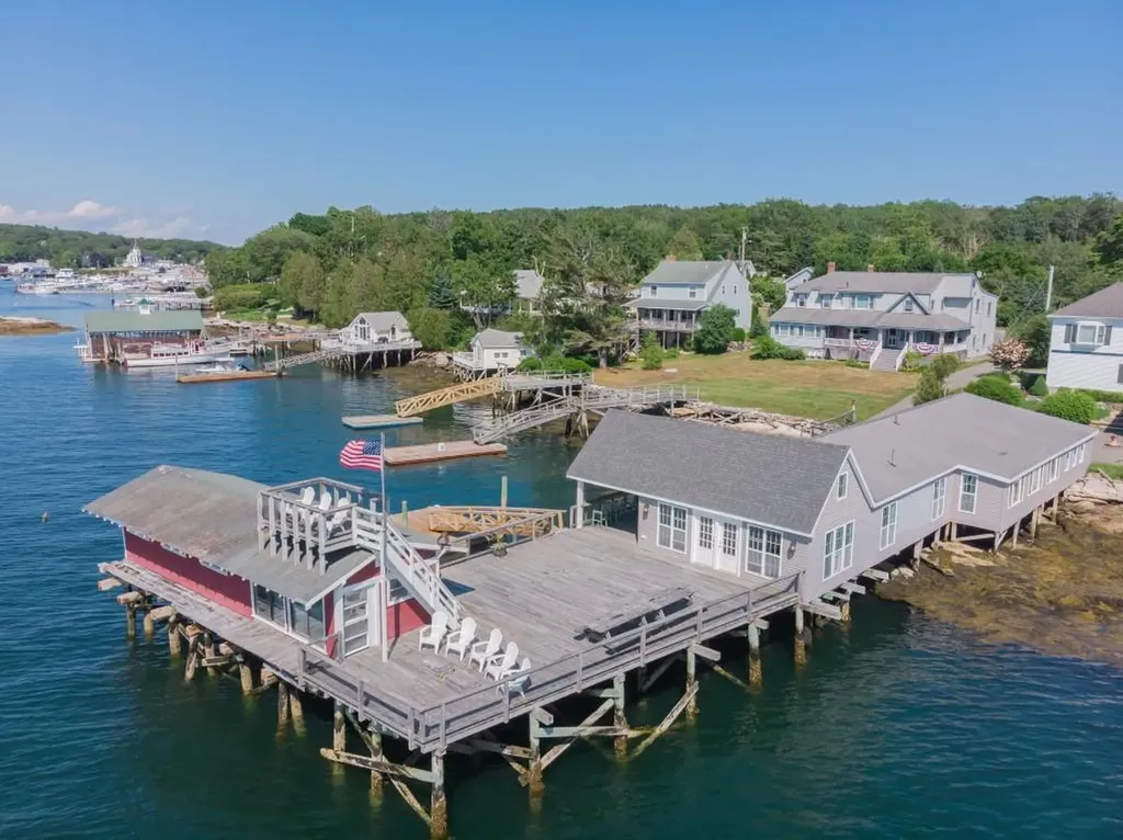 43 Roads End Boothbay Harbor ME 04538