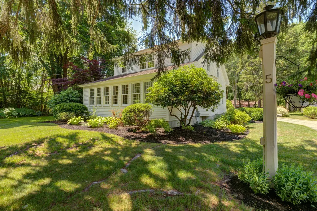 5 Winnocks Neck Road Scarborough ME 04074