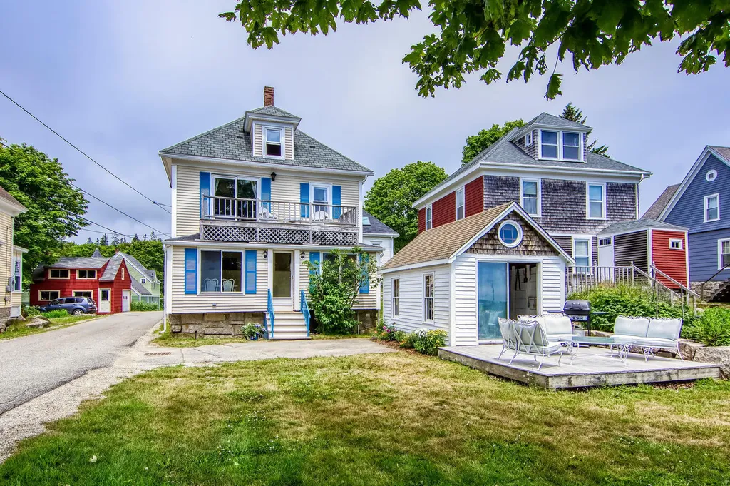 10 Pleasant Street Stonington ME 04681